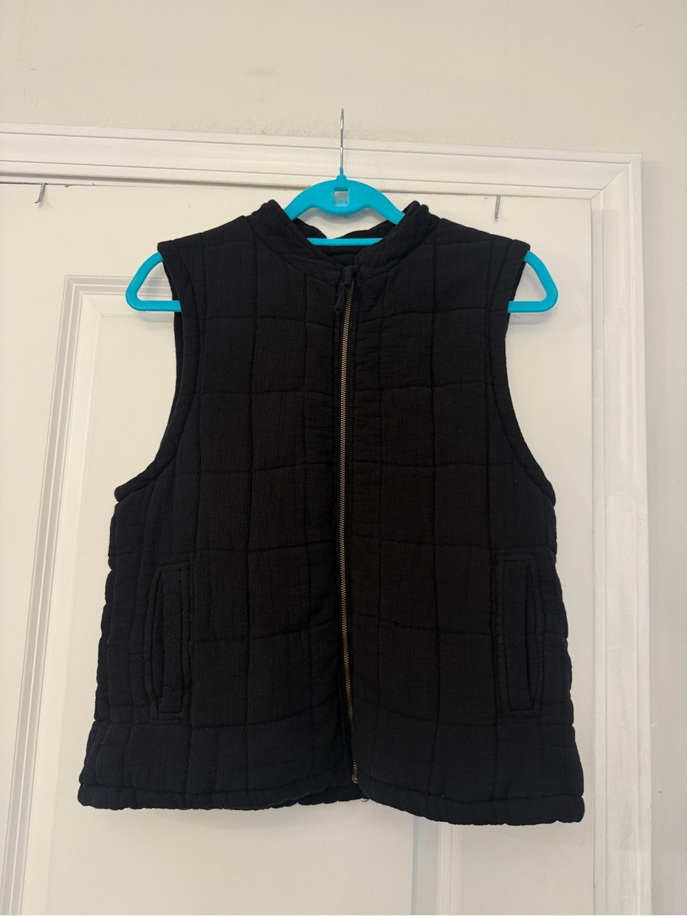 Quilted Black Sleeveless Vest - Brand Unspecified